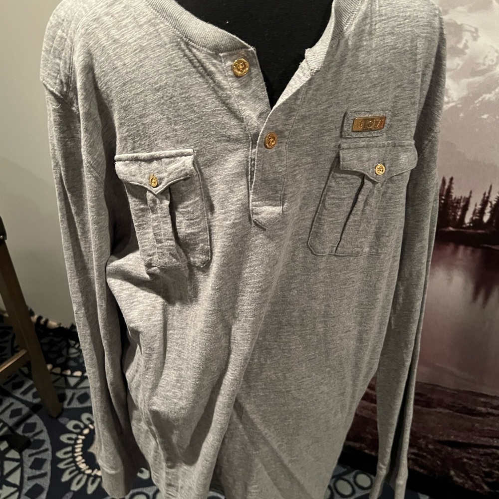 Gray long sleeve shirt